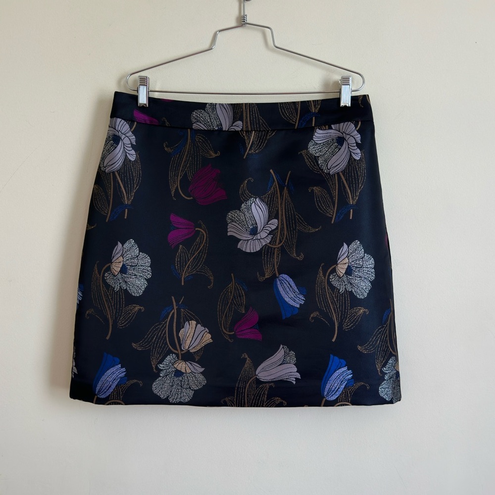 Ann Taylor || Woman’s Black Skirt with Floral Design Sz 12